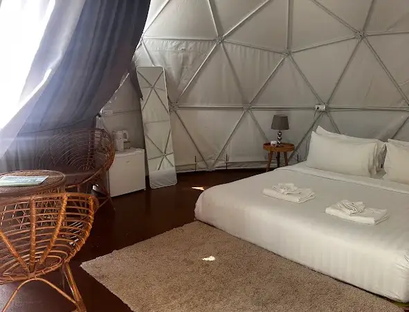 החדר באוהל הכיפה ב-Cosy Garden Khao Sok