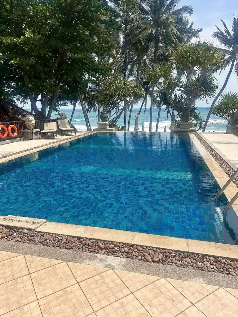 הבריכה של Impiana Resort מול הים בצ'אוונג נוי, קוסמוי