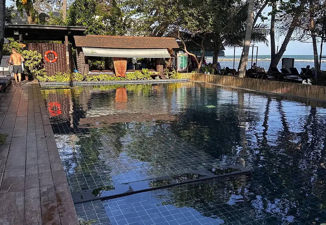 הבריכה הגדולה של Chaweng Garden